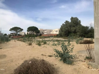Dépôt à louer – La Soukra (zone résidentielle sécurisée)