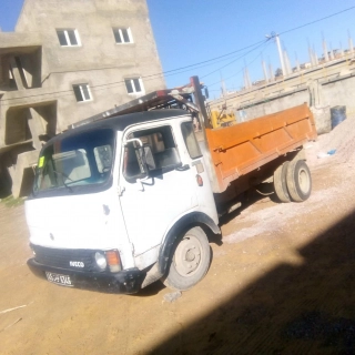 UN CAMION O.M A VENDRE.....  TOUT EN MARCHE TOUT OPERATIONELLE UN CAMION O.M A VENDRE.....  TOUT EN MARCHE TOUT OPERATIONELLE
