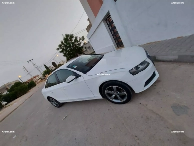 AV AUDI A4 1.8 BLANCHE ANNÉE 2011