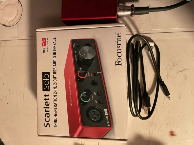 Rode NT1 + Sheild + Scarlett3 Solo + AKG