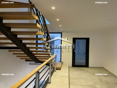 Triplex S+5 avec piscine à Gammarth MDL0570