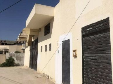 Dépôt à louer – 250m² carrelé avec sanitaires – Sidi Fraj