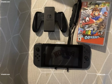 Nintendo Switch + SD 128 Go + Mario – 550 TND négociable