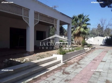Villa plain-pied S+3 avec piscine à La Soukra MVV0184