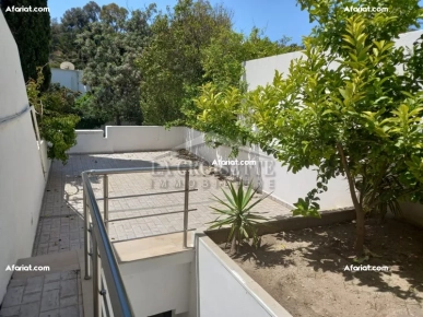 Une villa S+5 avec piscine à Carthage ZVL0336