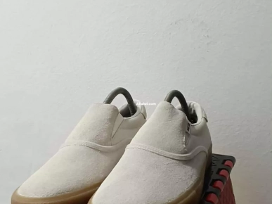 A VENDRE DES CHAUSSURES