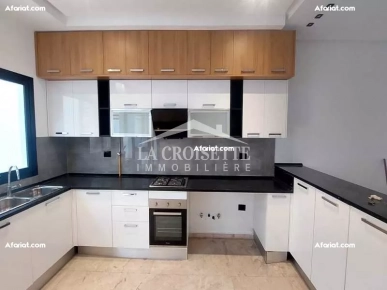 Duplex S+3 meublé à La Marsa MDL0637