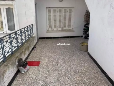 طابق أول للبيع