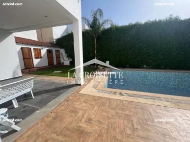 Villa s+5 avec piscine à La Soukra ZVV0297