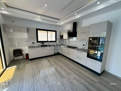 Belle villa toute neuve S+4 avec piscine à Hammamet à vendre