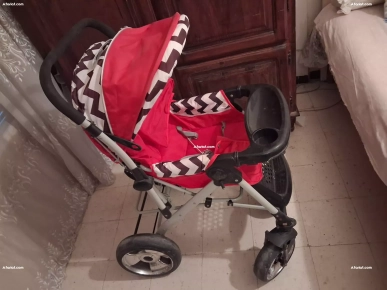 Poussette Bébé Confort Évolutive – Rouge et Motifs Chevrons