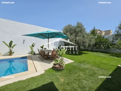 Villa S+4 avec piscine à La Soukra MVV0370