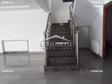 Villa S+4 avec piscine à Gammarth MVL0019