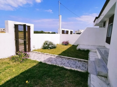 une belle maison nouvellement construit située a la plage el haou