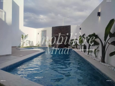 AV une villa S+4 tt neuve à Hammamet