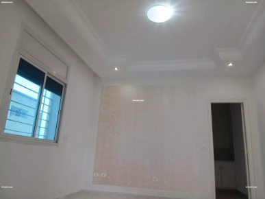 STUDIO pour etudiantes ou couple A 100m arrêt de metro