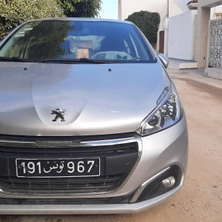 A vendre une voiture Peugeot 208 A vendre une voiture Peugeot 208