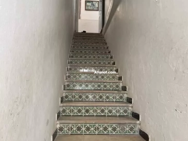 طابق أول للبيع