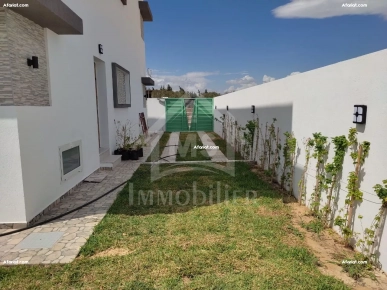 Villa S+4 toute neuve avec jardin et piscine à Hammamet Sud
