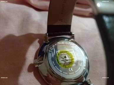 à vendre un montre original pour homme