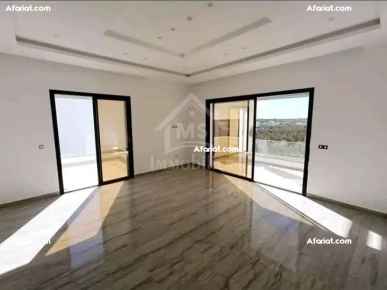 Villa toute neuve S+4 avec piscine à vendre à Hammamet Sud
