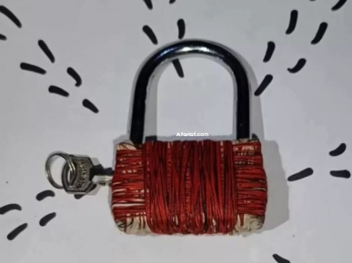 LE TRAVAIL DE CADENAS POUR DOMPTAGE À VIE