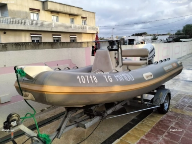 Bateau Semi-rigide Espadon 4.35m Moteur Evinrude 40cv en tres bon Bateau Semi-rigide Espadon 4.35m Moteur Evinrude 40cv en tres bon