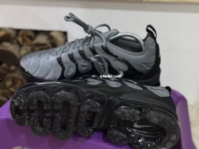 NIKE VAPORMAX TOP