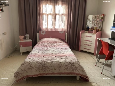 • Chambre à coucher pour fille (Lit + Commode + Table de nuit)