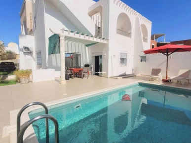 VILLA AVEC PISCINE À LA ZONE TOURISTIQUE MIDOUN DJERBA