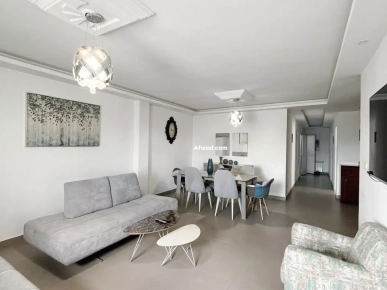 À vendre – Ensemble salon + lit avec table de chevet comme neufs