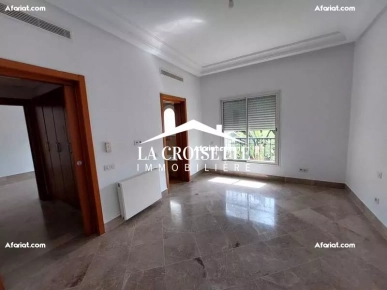 Triplex S+5 avec jardin à La Marsa MTRL0077