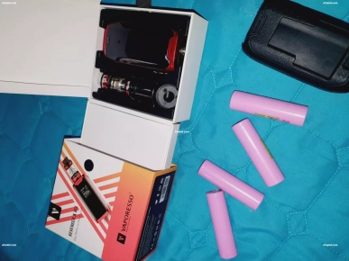 Kit Revenger de Vaporesso avec cache silicone et 4 accus