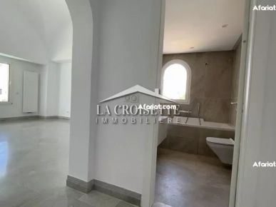 Villa S+3 avec piscine à Gammarth MVL1382