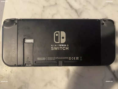 Nintendo Switch + SD 128 Go + Mario – 550 TND négociable