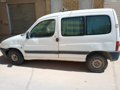 à vendre partner 5 chv 5 places essence