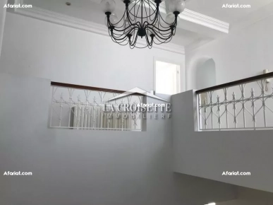 Villa S+5 avec piscine à La Marsa MVL1112