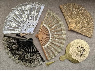 Lot 5 éventails