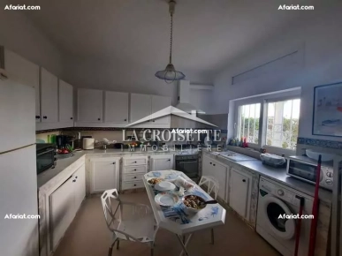 Rez-de-chaussée S+4 meublé à La Marsa  MRCL0107