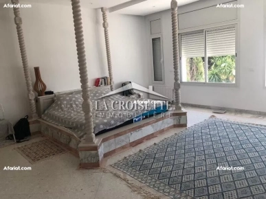 Villa S+5 avec piscine à Gammarth ZVL0356