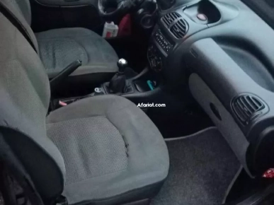 a vendre une belle 206 sedan tel 26004032 a vendre une belle 206 sedan tel 26004032