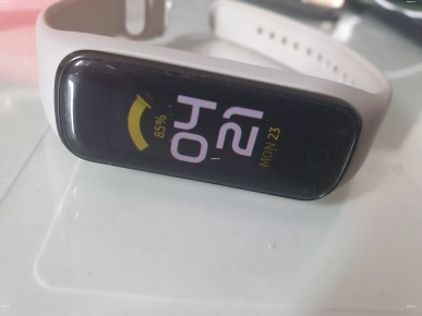 Smartwatch Samsung Galaxy Fit 2 + 2eme bracelet neuf