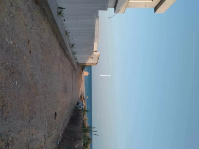 un  terrain a la plage haouria