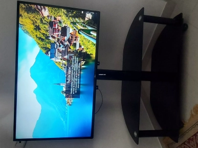 TV LG WEB OS 43" UHD 4K avec Table