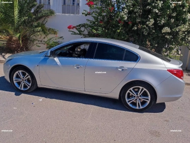 jolie opel insignia num watsup. +436765535556