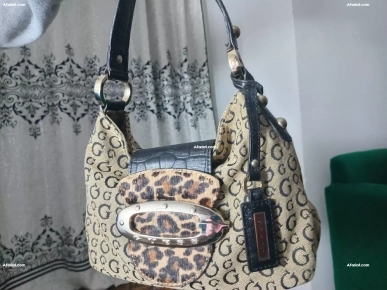 sac à main guess en très bon état sac à main guess en très bon état