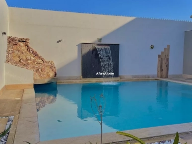 Villa haut standing avec piscine à vendre – Boumhal