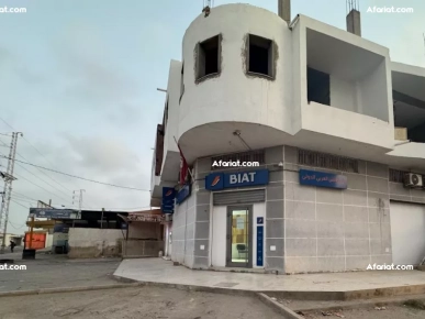 À LOUER – Fonds de commerce / Grand garage sur route principale