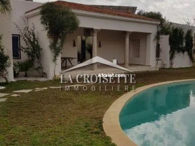 Villa S+6 meublée avec piscine à La Soukra   MVL1284