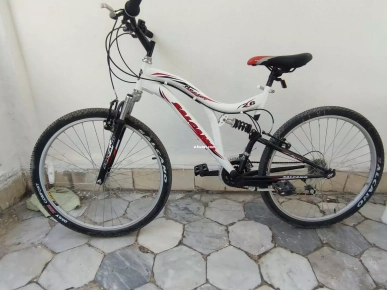 A vendre vélo avec vitesse